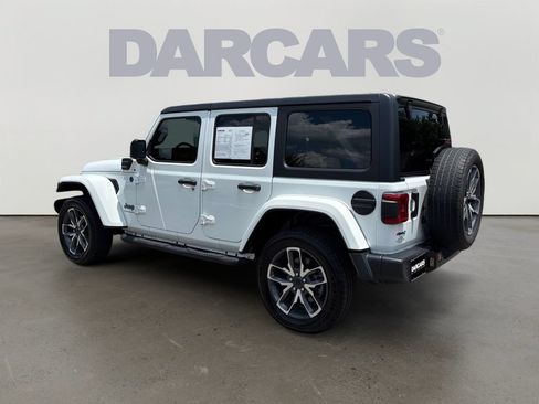 Used 2024 Jeep Wrangler Unlimited w/ Convenience Group AWD/4WD image 5