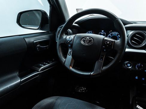 Used 2019 Toyota Tacoma TRD Sport image 21