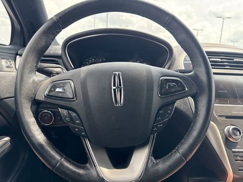 Used 2019 Lincoln MKC Premiere FWD image 17