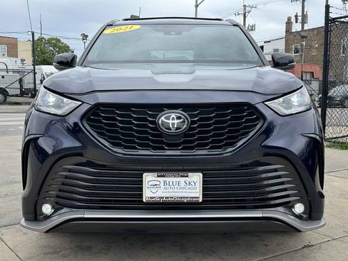 Used 2021 Toyota Highlander XSE AWD/4WD image 2