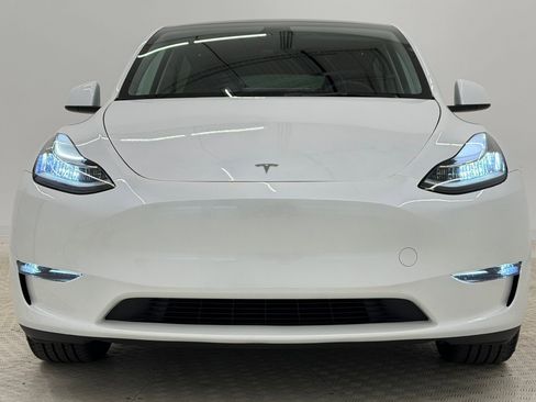 Used 2023 Tesla Model Y Long Range image 5