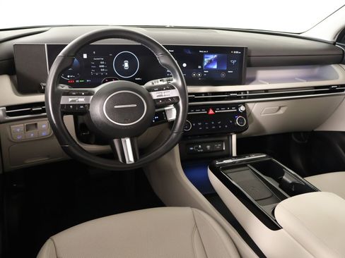 Certified 2025 Hyundai Tucson SEL AWD/4WD image 2