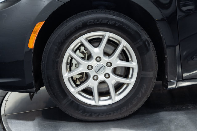 Used 2025 Chrysler Pacifica Select FWD image 26