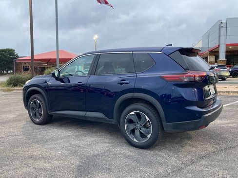 Used 2025 Nissan Rogue SV FWD image 5