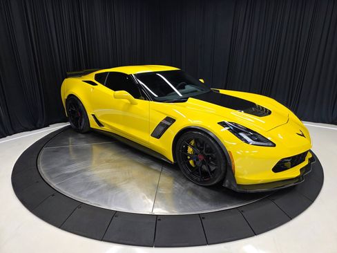 Used 2016 Chevrolet Corvette Z06 w/ 3LZ Preferred Equipment Group image 15
