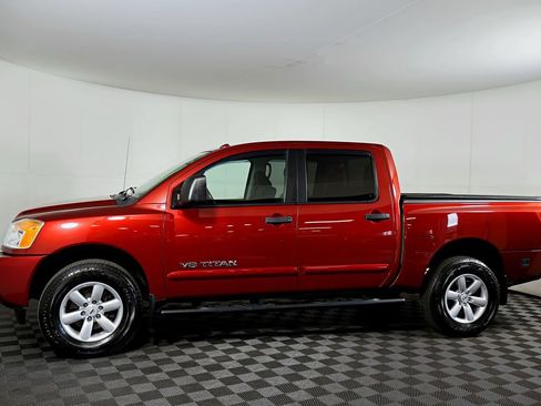 Used 2015 Nissan Titan SV image 15