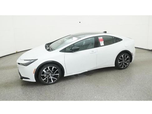 New 2026 Toyota Prius Plug-In Hybrid image 2