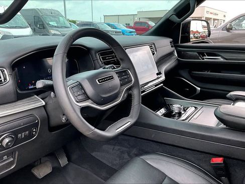 Used 2024 Jeep Wagoneer Series II w/ Flexible Seating Group RWD image 14