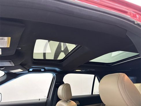 Used 2017 Ford Explorer XLT w/ Equipment Group 202A image 10