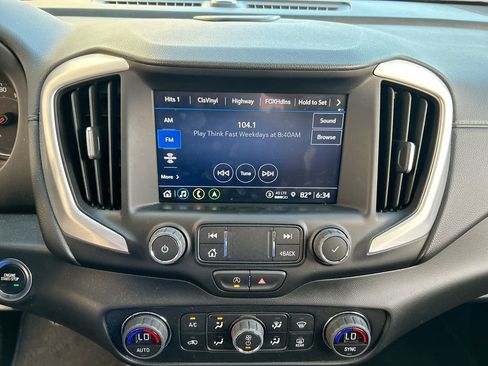Used 2022 GMC Terrain SLT w/ Infotainment Package II AWD/4WD image 17