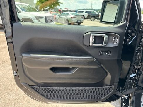 Used 2025 Jeep Wrangler Unlimited Sahara AWD/4WD image 9