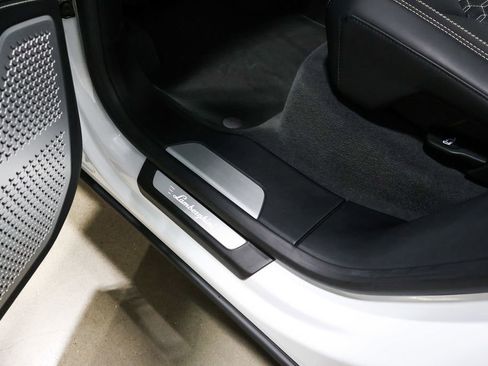 Used 2020 Lamborghini Urus image 55