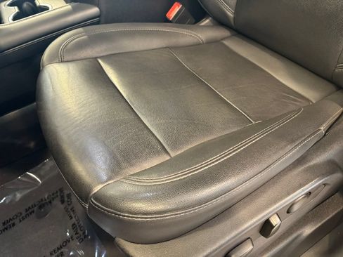 Used 2022 Chevrolet Tahoe Z71 w/ Luxury Package AWD/4WD image 15