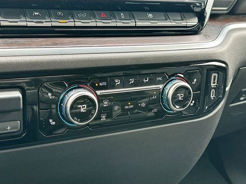 Used 2025 GMC Sierra 1500 SLT image 15