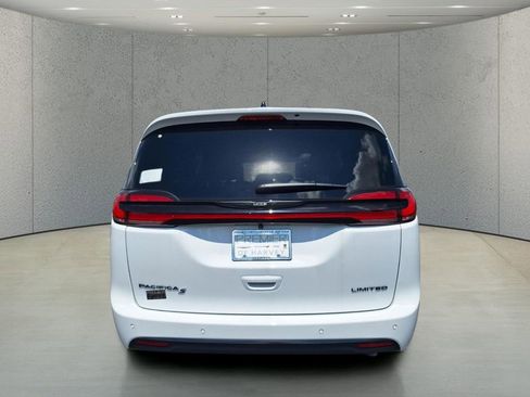 New 2026 Chrysler Pacifica Limited w/ S Appearance Package FWD image 6