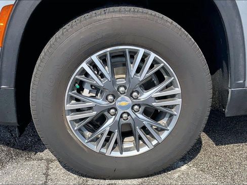 Used 2024 Chevrolet Traverse LT AWD/4WD image 9