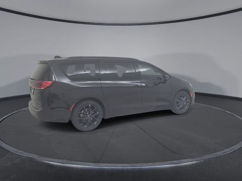 New 2026 Chrysler Pacifica Limited image 17