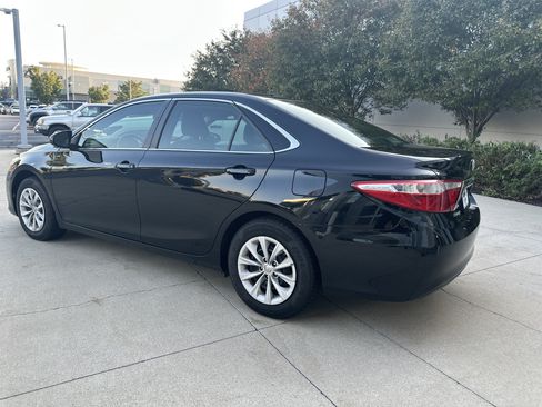 Used 2017 Toyota Camry LE FWD image 7