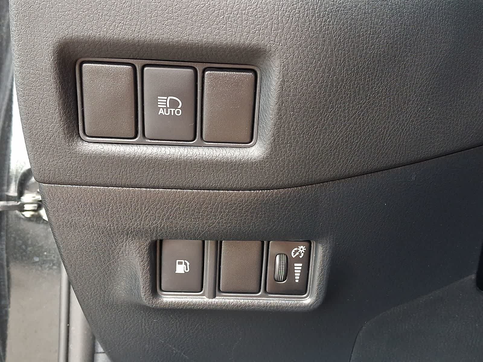 Used 2020 Toyota C-HR XLE FWD image 29