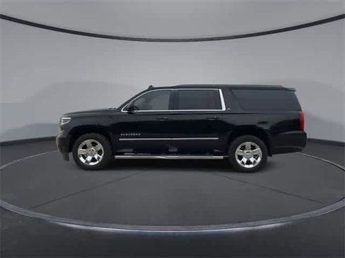Used 2017 Chevrolet Suburban LT w/ LT Signature Package image 5