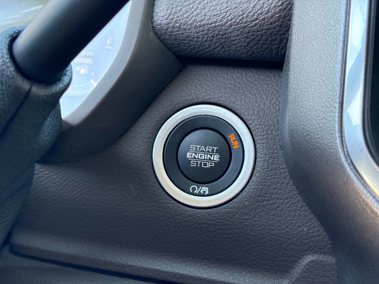 Certified 2025 RAM 2500 Laramie AWD/4WD image 28