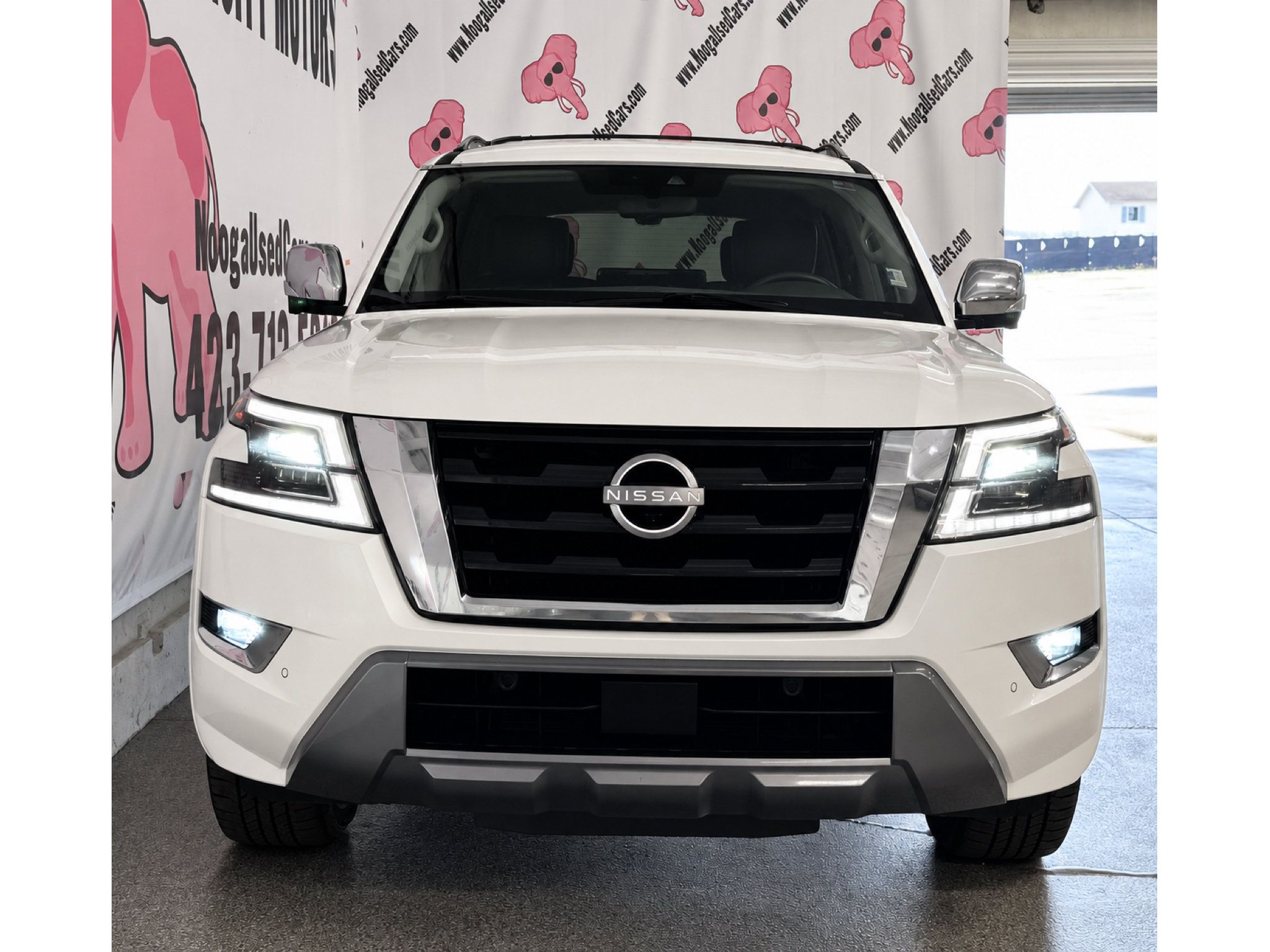 Used 2022 Nissan Armada Platinum w/ Captain's Chairs Package RWD image 4