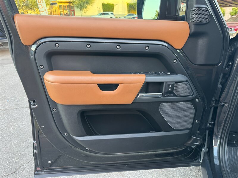 Used 2021 Land Rover Defender 110 X AWD/4WD image 22