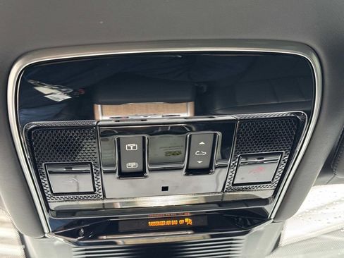 Used 2023 Land Rover Range Rover SV image 24