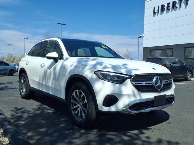 Used 2025 Mercedes-Benz GLC 300 4MATIC image 2