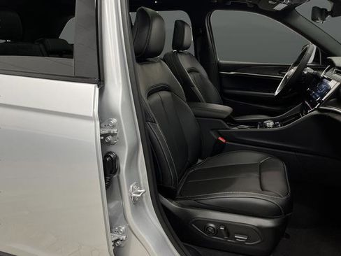 New 2026 Jeep Grand Cherokee Limited w/ Luxury Tech Group II image 31