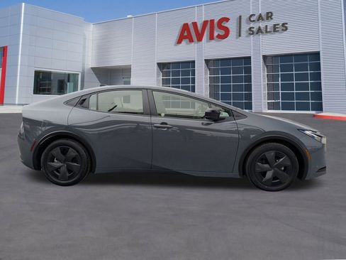 Used 2025 Toyota Prius LE image 7
