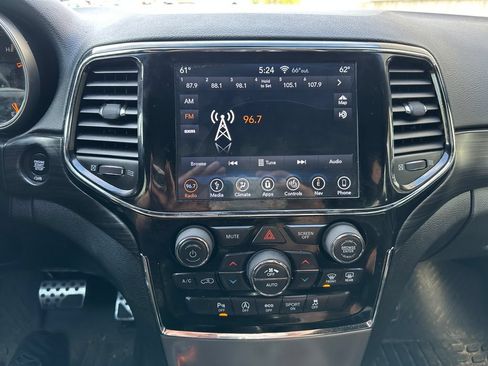 Used 2019 Jeep Grand Cherokee Altitude AWD/4WD image 8