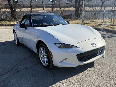 Used 2016 MAZDA MX-5 Miata Sport image 7