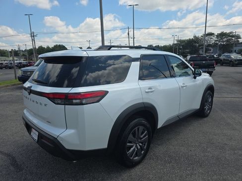 Used 2025 Nissan Pathfinder SV AWD/4WD image 4
