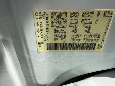 Used 2017 Nissan Titan SV image 18