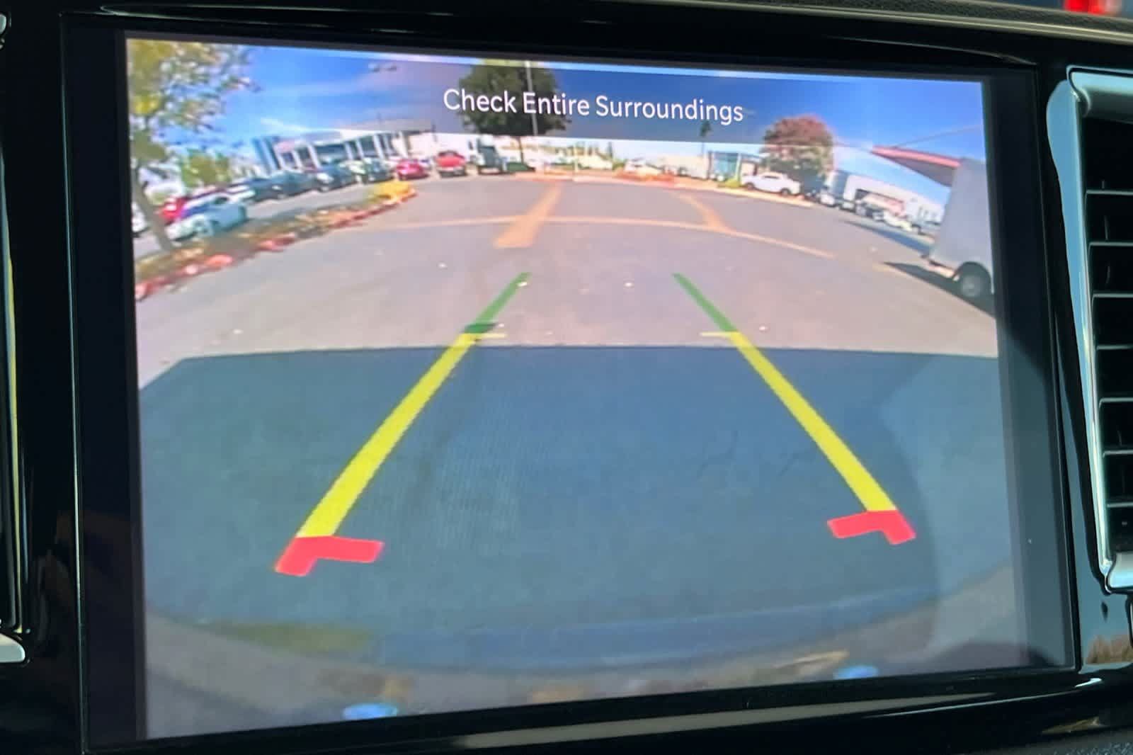 Used 2024 Chrysler Pacifica Touring-L FWD image 22