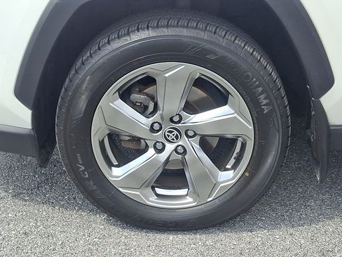 Used 2020 Toyota RAV4 Limited AWD/4WD image 9