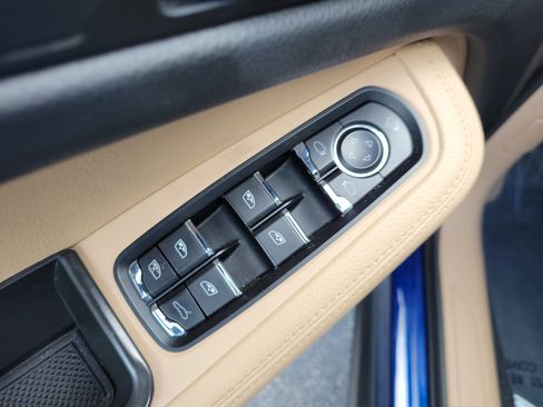 Used 2024 Porsche Macan image 18