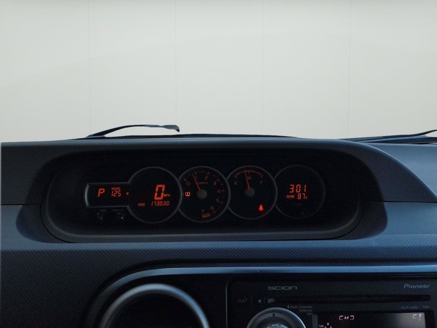 Used 2011 Scion xB FWD image 3