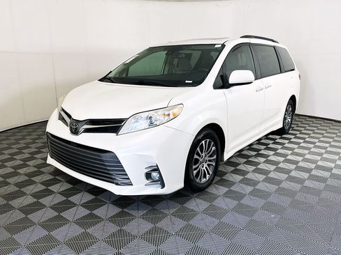 Used 2020 Toyota Sienna XLE FWD image 7
