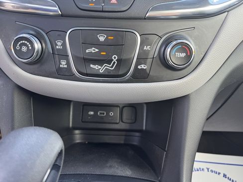 Used 2023 Chevrolet Equinox LS image 14