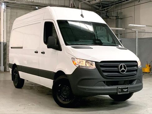 Used 2025 Mercedes-Benz Sprinter 2500 image 6