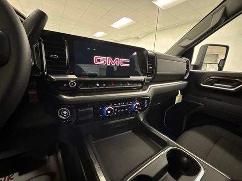 New 2026 GMC Sierra 3500 SLE w/ SLE Convenience Package image 16