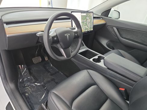 Used 2021 Tesla Model Y Long Range AWD/4WD image 16