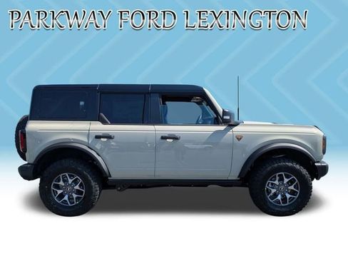 New 2025 Ford Bronco Badlands image 4