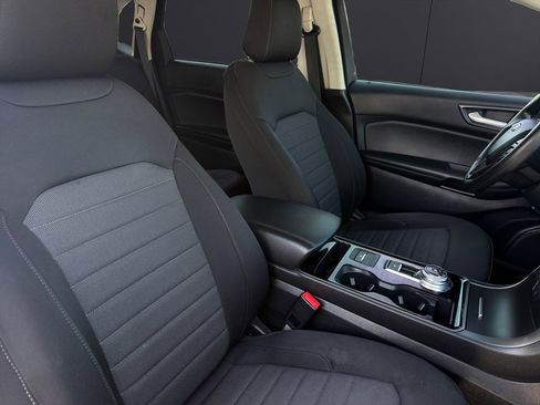 Used 2020 Ford Edge SE FWD image 14