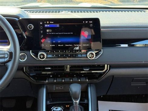 Used 2025 Chevrolet Colorado Z71 w/ Z71 Convenience Package 2 image 13