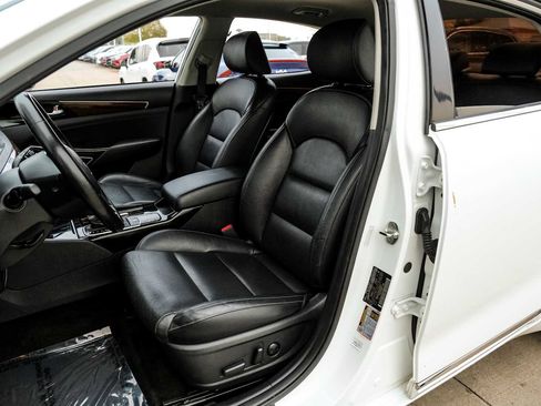 Used 2019 Kia Cadenza Premium image 34