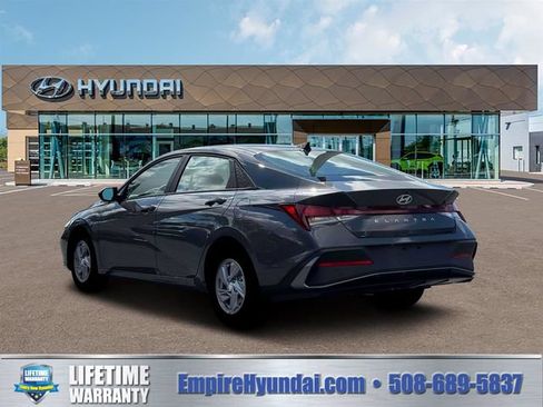 New 2026 Hyundai Elantra SE FWD image 5