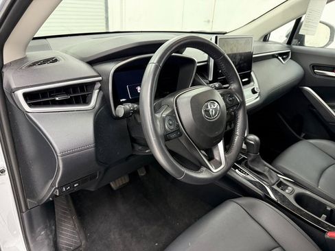 Used 2024 Toyota Corolla Cross XLE image 8